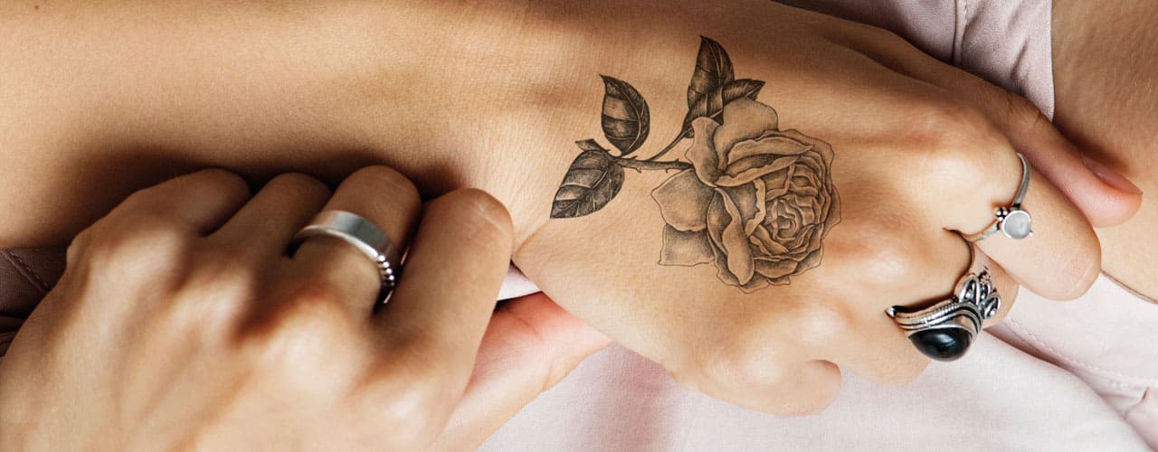 Los tatuajes temporales que usan los niños podrían causar efectos en su  piel